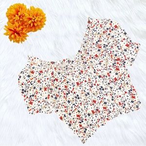🔴 4/$25 japna ivory floral ruffle crop top